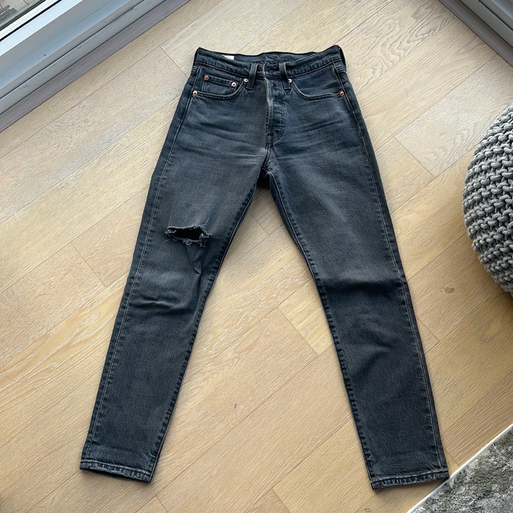 Lightly used! Levi’s 501 grey straight jeans in size 24